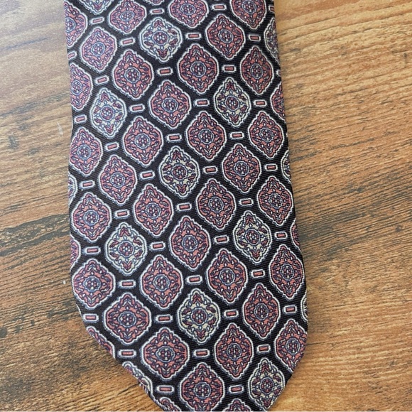 Vintage Gucci Red Black Medalion Silk Tie Flawed - Picture 5 of 7